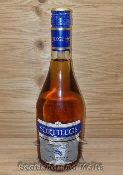 Sortilège Wild Blueberry Canadian Whisky and Maple Syrup mit 23,0%/vol. - Likör mit kanadischen Whisky, Heidelbeeren und Ahornsirup