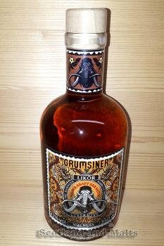 Grumsiner Walnuss Likör mit Whisky und 21,0% - aus der Grumsiner Brennerei in der Uckermark