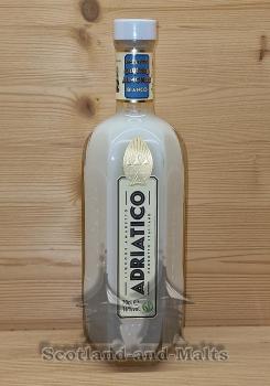 Adriatico Amaretto Bianco mit 16,0% - crushed Almonds Amaretto aus Italien