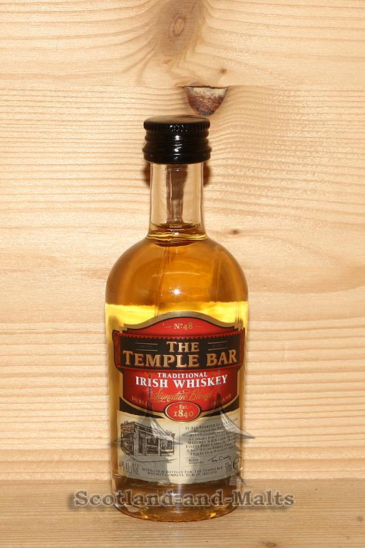 The Temple Bar Traditional Irish Whiskey mit 40% in der 50ml Miniatur- Blended Irish Whiskey
